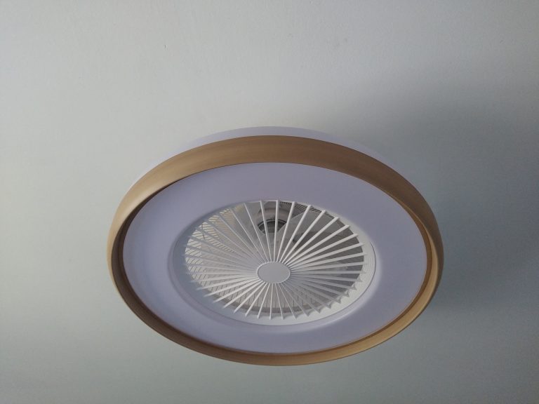 Installation de ventilateur de plafond